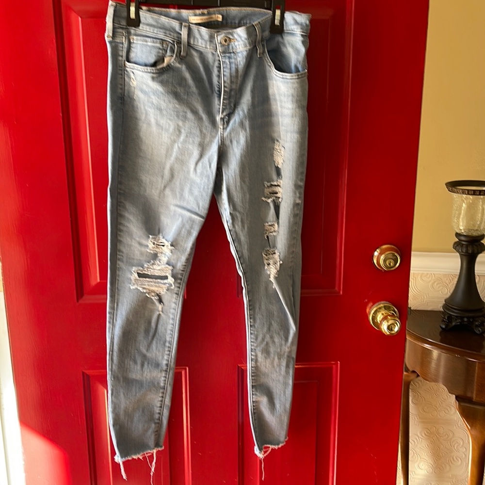 Levi’s ladies 720 sz 31 tattered blue jeans